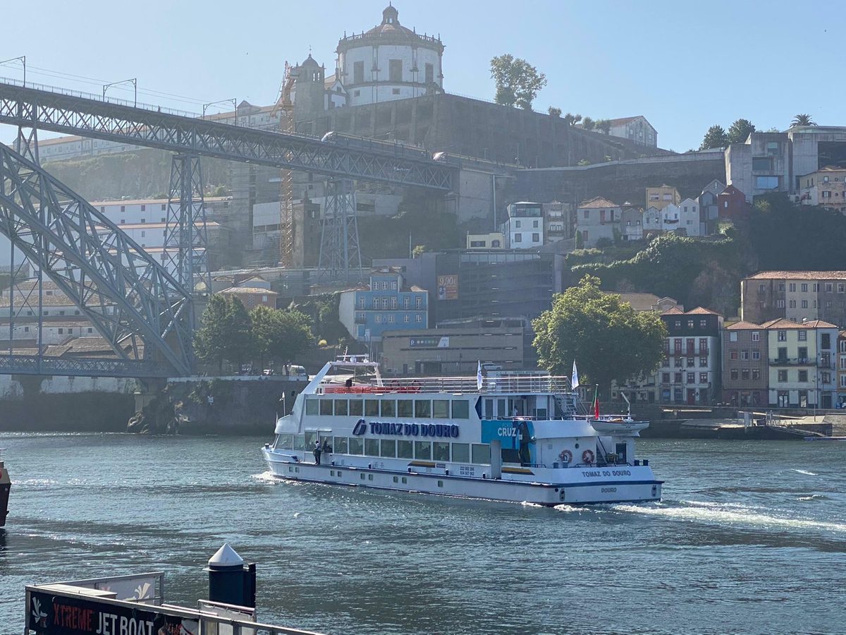 Cruise & Dinner with Live Music – Porto, Douro